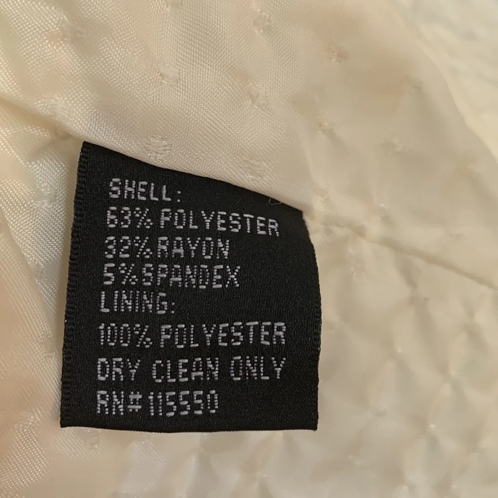 Excellent Condition Blazer - Picture 9 of 10